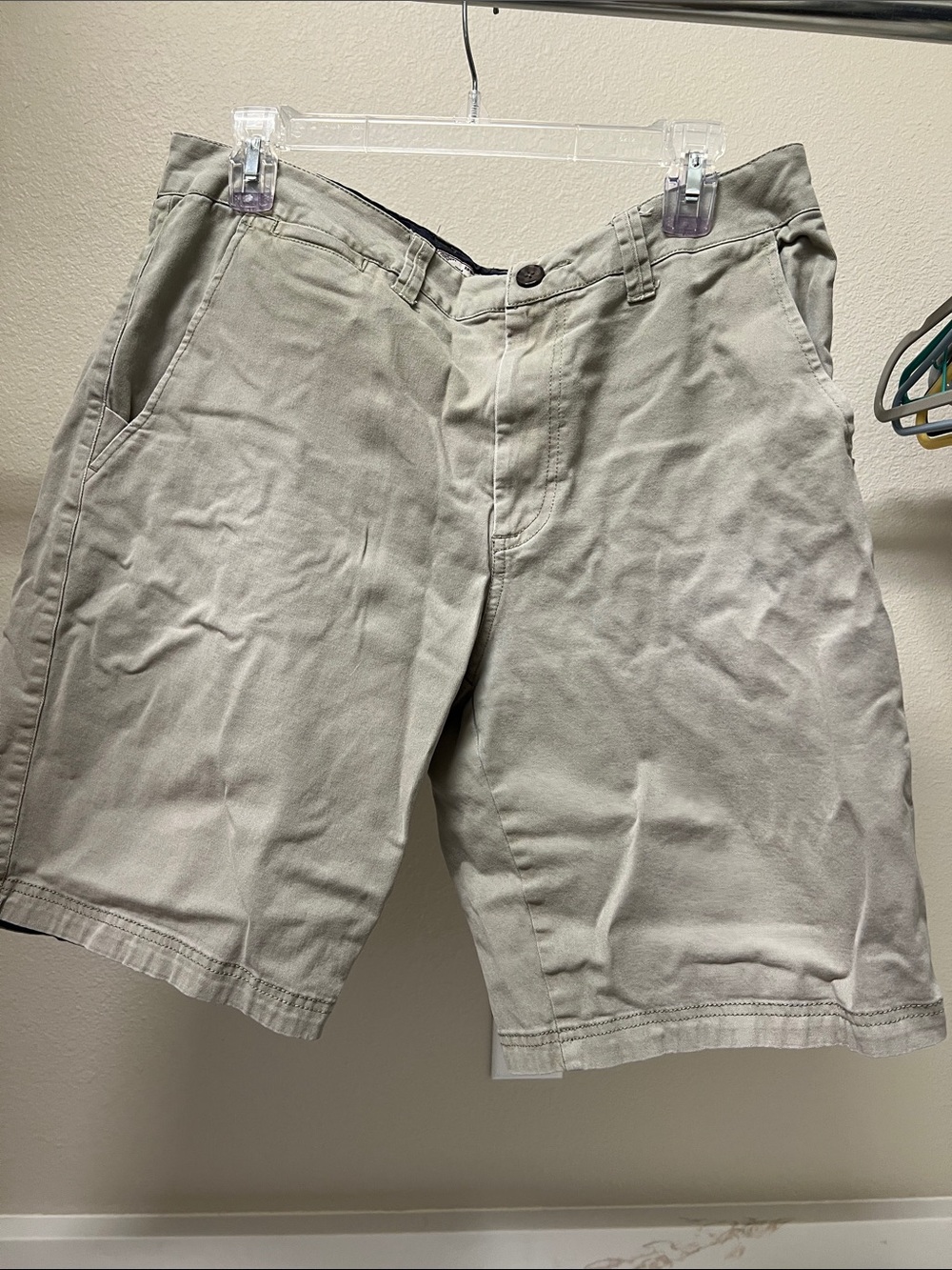 Men's Flat Front Chino Shorts in Light Khaki